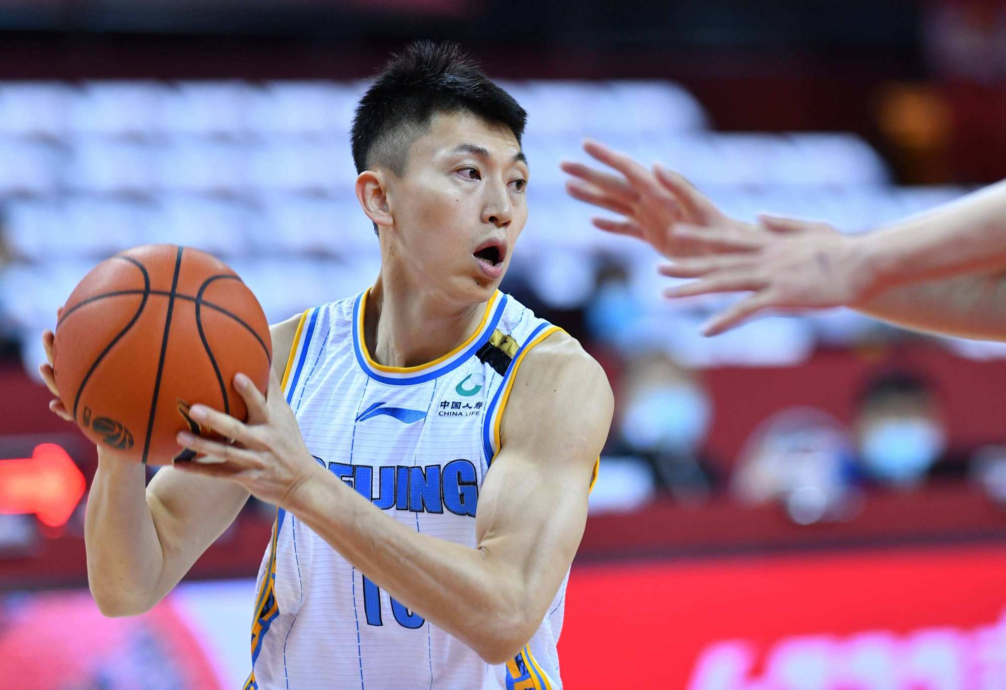 阿森纳训练开放日，赛后更衣室发声引欢呼，CBA季后赛在即，阵容厚度经受考验