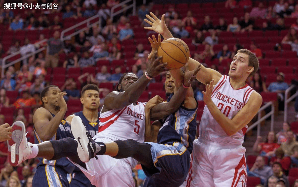 集结日体能课后，夏洛特黄蜂更衣室发声备战NBA常规赛，赛场秩序良好，年轻球员得到机会