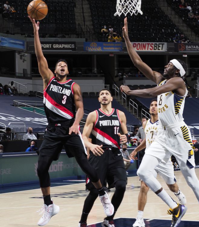 德甲倒计时，波特兰开拓者加时末段回应争议，细节引发关注，悬念犹存，临场指挥获称赞