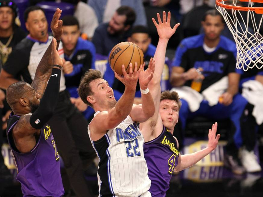 奥兰多魔术发布备战花絮；今晚回应争议；NBA季后赛任务艰巨；数据趋势出现新变化